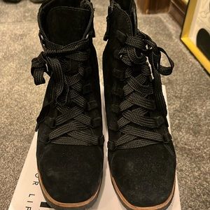 Wedge heel leather shoes